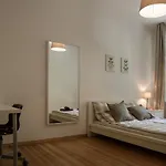 Sunny Apartment In Prenzlauer Berg